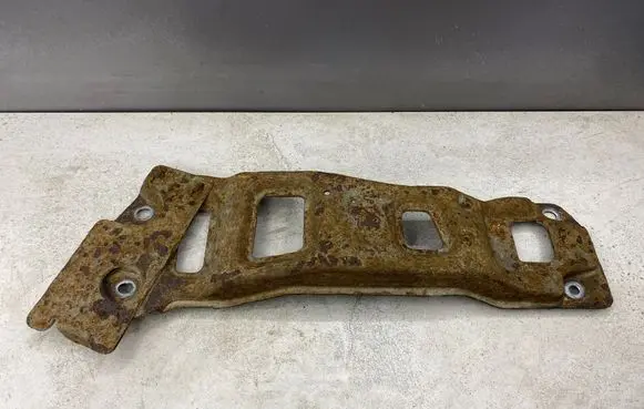 Volvo XC90 Rear differential/diff mount bracket 