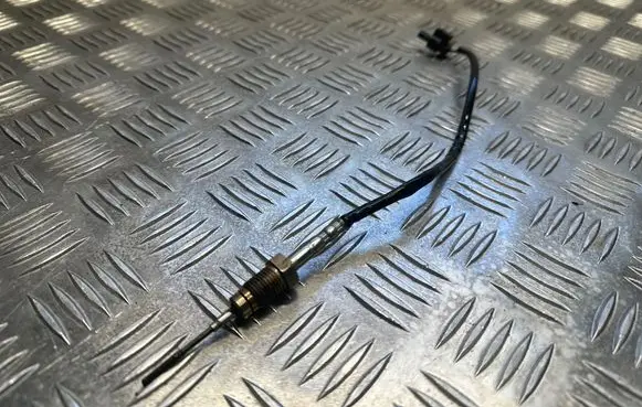 BMW 3 F30 F35 F31 Exhaust gas temperature sensor 8596276 9321777 031U265700