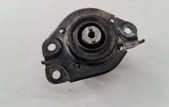 Volvo S40, V40 Engine mount bracket