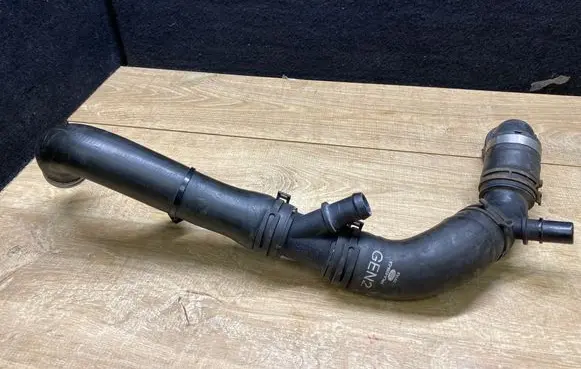 Land Rover Range Rover Sport L494 Engine coolant pipe/hose FPLA8286CA