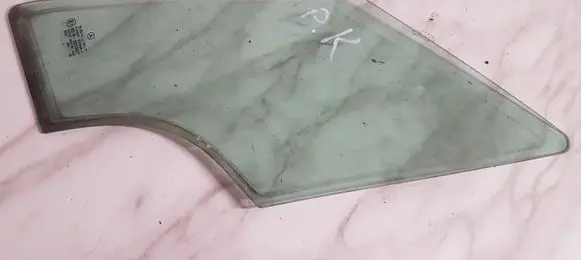 Mercedes-Benz A W168 Front door vent window glass four-door 45R001057