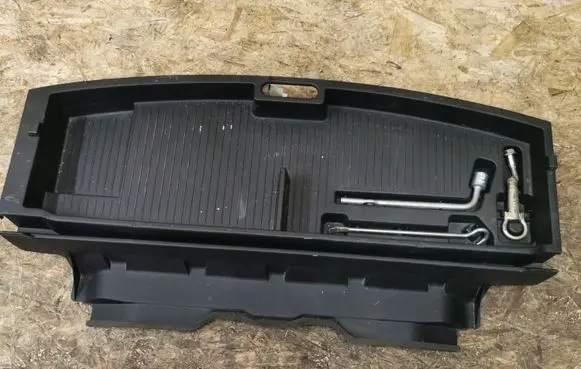 Mazda 5 Glove box in trunk 