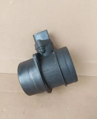 Volkswagen PASSAT B6 Mass air flow meter 0281002461 074906461B