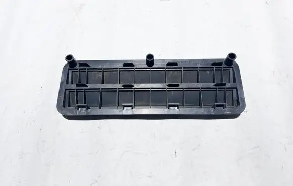 Quarter panel pressure vent
