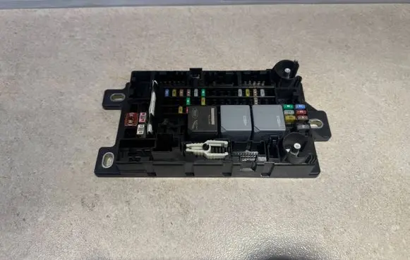 Jaguar E-Pace Fuse module J9C314N030ABED372 59CV11F05 18012017