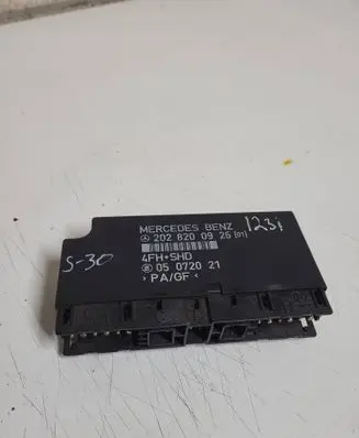 Mercedes-Benz C W202 Comfort/convenience module 2028200926 05072021