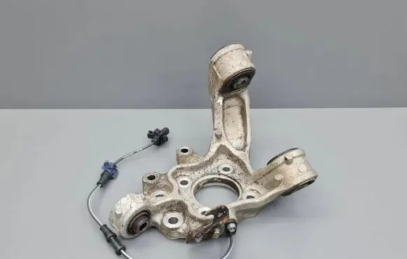Rear wheel hub spindle/knuckle