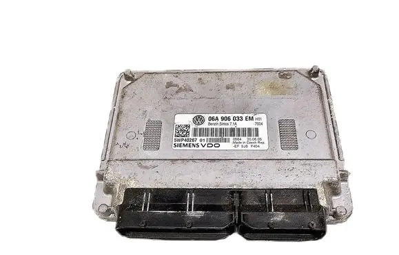 Volkswagen Golf VI Engine control unit/module 06A906033EM