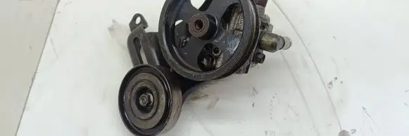 Toyota Corolla Verso E121 Power steering pump 52020
