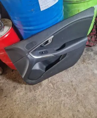 Volvo V40 Front door card panel trim