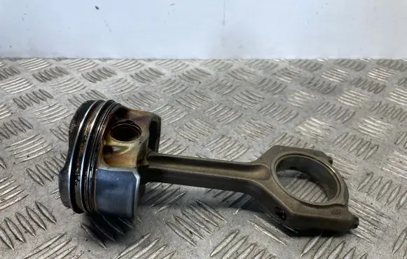 BMW 3 E92 E93 Piston with connecting rod 585