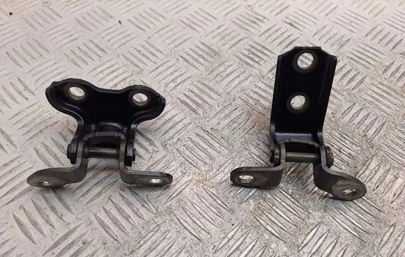 Toyota Avensis T270 Rear door hinge set 687500H010 687700H010