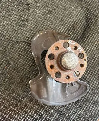 Mercedes-Benz SLK R172 Front wheel hub 