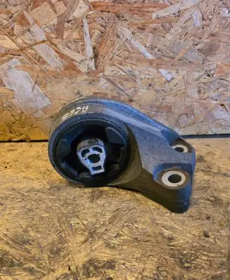 Opel Antara Engine mount bracket X01187