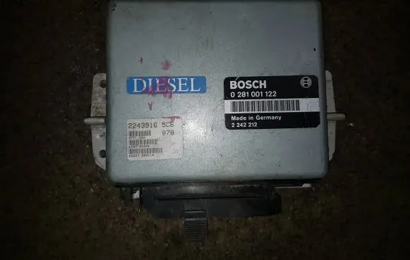 BMW 5 E34 Engine control unit/module 2242212 2243916 0281001122