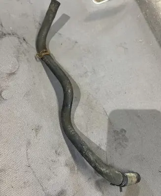 Engine coolant pipe/hose