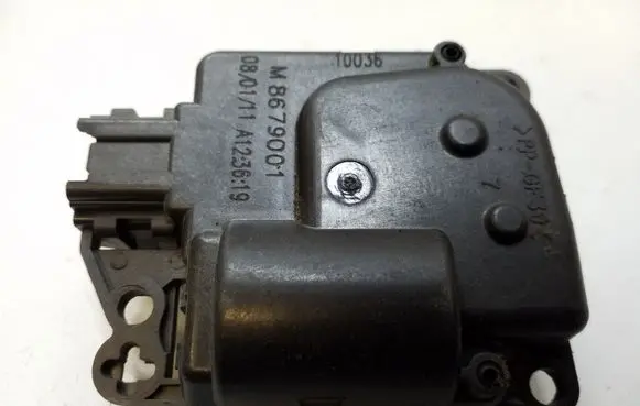 Dodge Grand Caravan Air flap motor/actuator M8679001