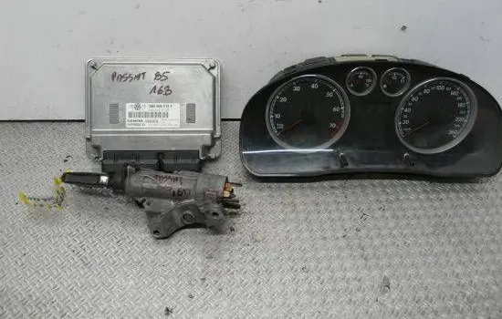 Volkswagen PASSAT B5.5 Engine control unit/module 3B0906018F 5WP4003503