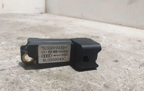 Audi A3 S3 8L Airbag deployment crash/impact sensor 8L0959643C