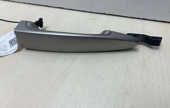 Front door exterior handle/bracket