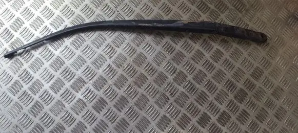 Honda CR-V Front wiper blade arm