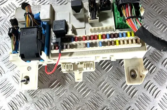 Volvo C70 Fuse module 30728906