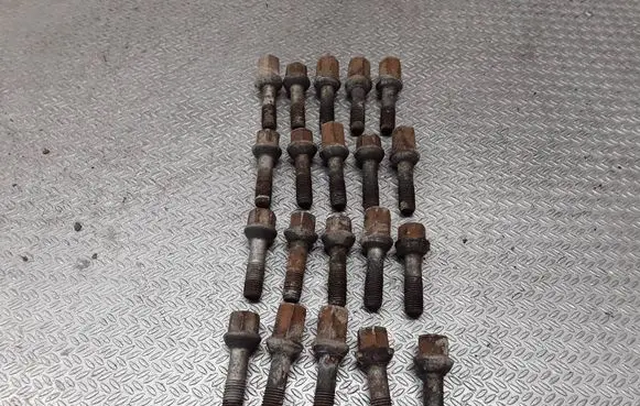 Mercedes-Benz A W169 Nuts/bolts 