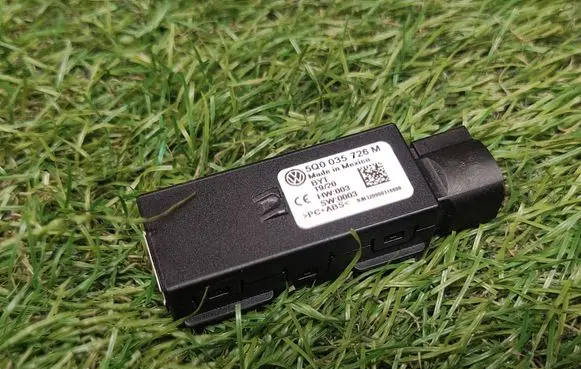 Volkswagen Tiguan AUX in-socket connector 5Q0035726M