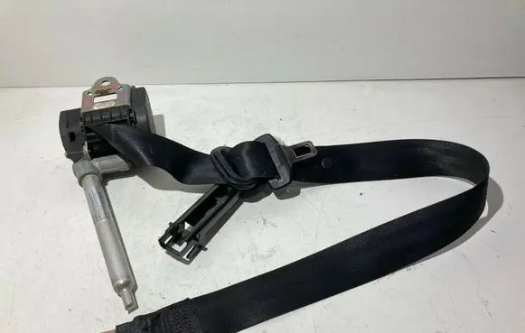 Audi A4 S4 B5 8D Front seatbelt 8D0857706