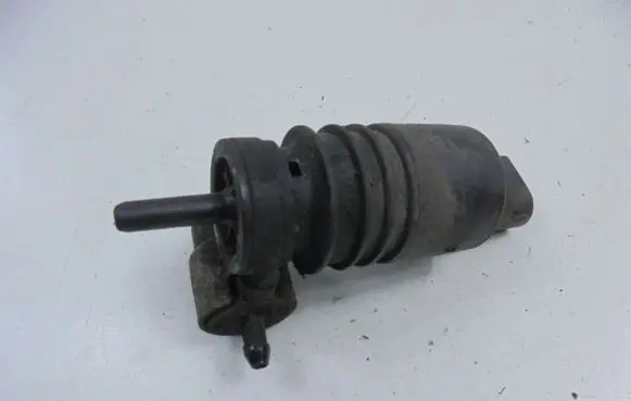 Volkswagen PASSAT B5.5 Windscreen/windshield washer pump