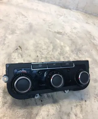 Volkswagen Jetta VI Climate control unit 5hb009751