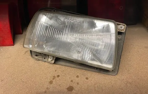 Volkswagen Jetta II Headlight/headlamp 165941605 19090