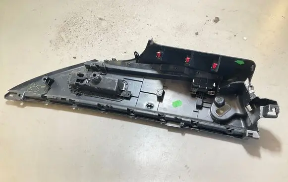 Trunk/boot lower side trim panel