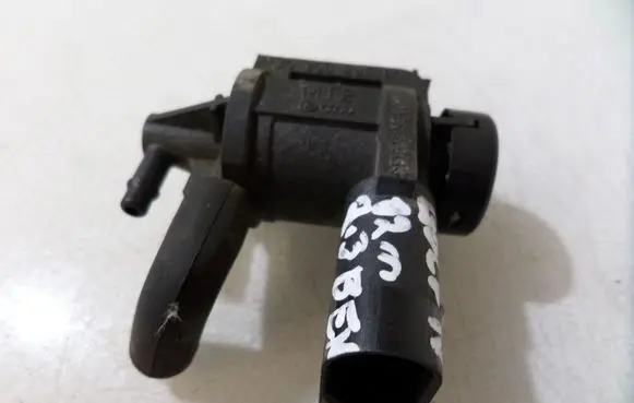 Volkswagen Golf IV Turbo solenoid valve 1J0906283B
