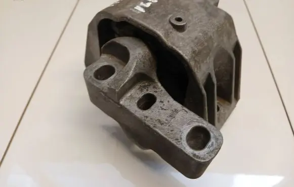 Audi TT Mk1 Engine mount bracket 1J0199262