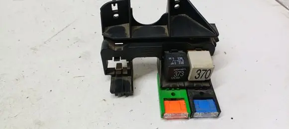 Audi A4 S4 B6 8E 8H Fuse module PA66GF15
