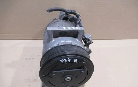 Renault Clio IV Air conditioning (A/C) compressor (pump) 926000734R T72634BC 9050386544