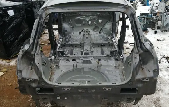 Suzuki Swift III Trunk bottom trim panel 