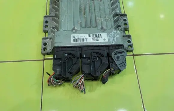 Renault Megane III Engine control unit/module 237102426R