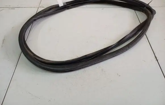 Subaru B9 Tribeca Rubber seal front coupe door 