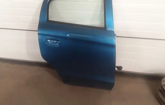 Mitsubishi Space Star Rear door