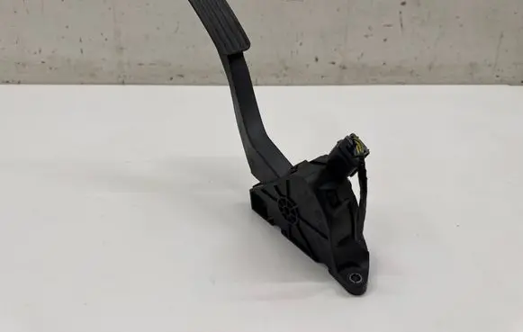 Jaguar E-Pace Accelerator throttle pedal FK729F836AD