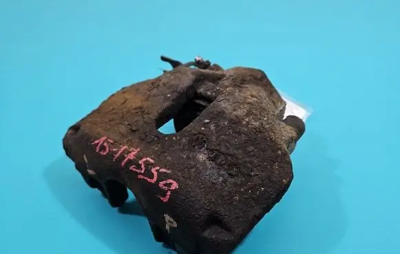 Front brake caliper
