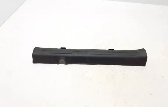 Front sill trim cover