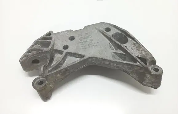 Seat Altea XL Engine mounting bracket 06J199207P 06J199207