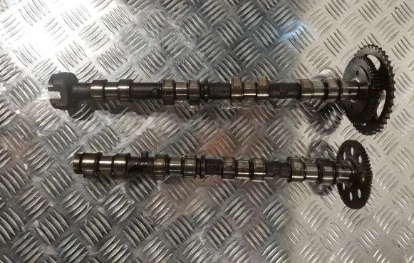 Toyota Avensis T250 Camshaft 135010R010 135020R010