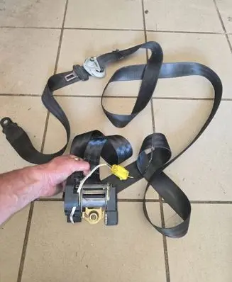 Volkswagen Caddy Front seatbelt 2K0857805B 33042463 65591