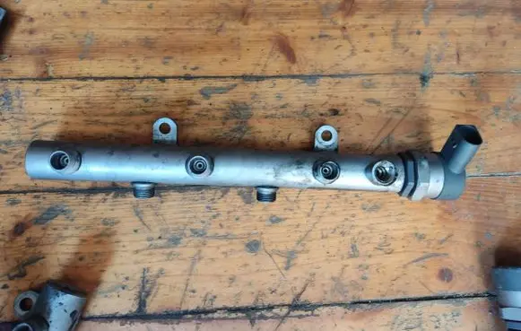 Fuel main line pipe
