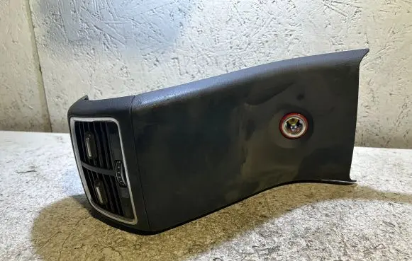 Audi Q3 8U Rear air vent grill 8U0864376A