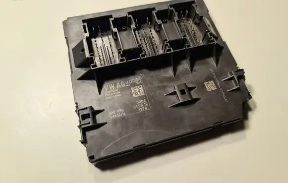 Volkswagen PASSAT B7 Comfort/convenience module 3AA937087G
